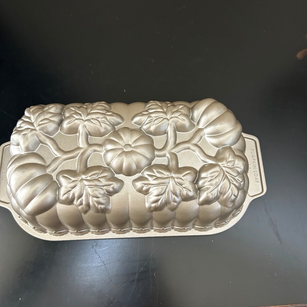 Vintage Nordic Ware Pumpkin Loaf Pan Fall Baking Loaf Pan. NWOT